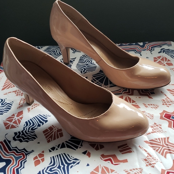 Patent leather nude heels - Picture 2 of 5